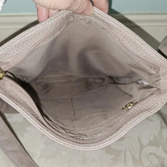 NEW BLUSH Gold Medium FAUX Leather Crossbody Shoulder Bag Purse Top Zip Pockets - Picture 12 of 13